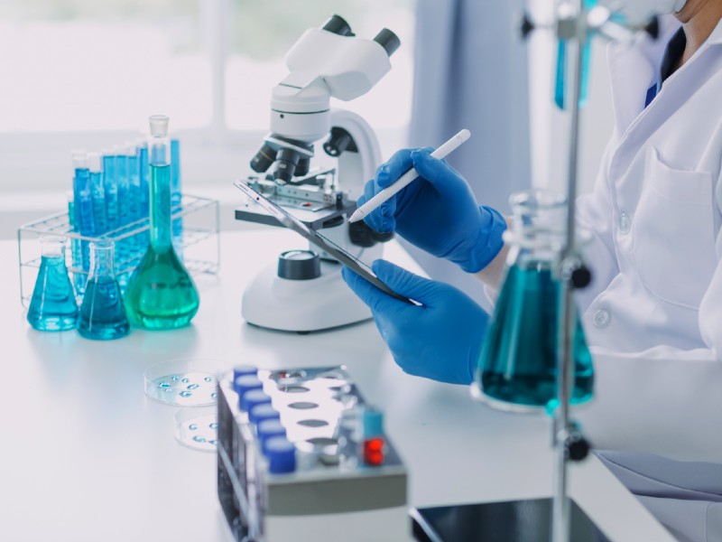 materiel scientifique usinage laboratoire